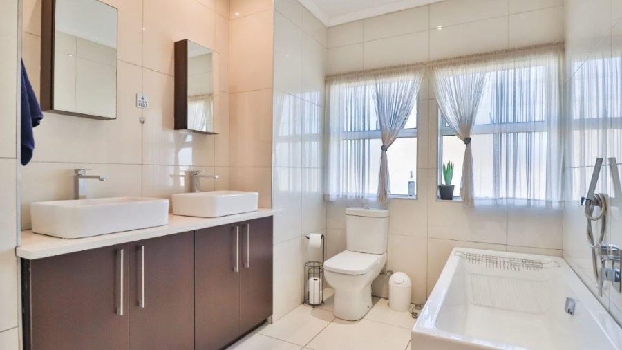 3 Bedroom Property for Sale in Bayview Western Cape